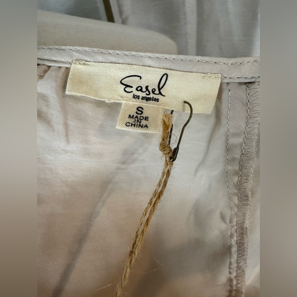 Easel Cream Ruffled Tank top - Picture 7 of 9